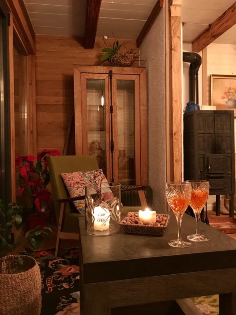 Designul de interior este eclectic, „un mélange de stiluri, dar foarte cozy”