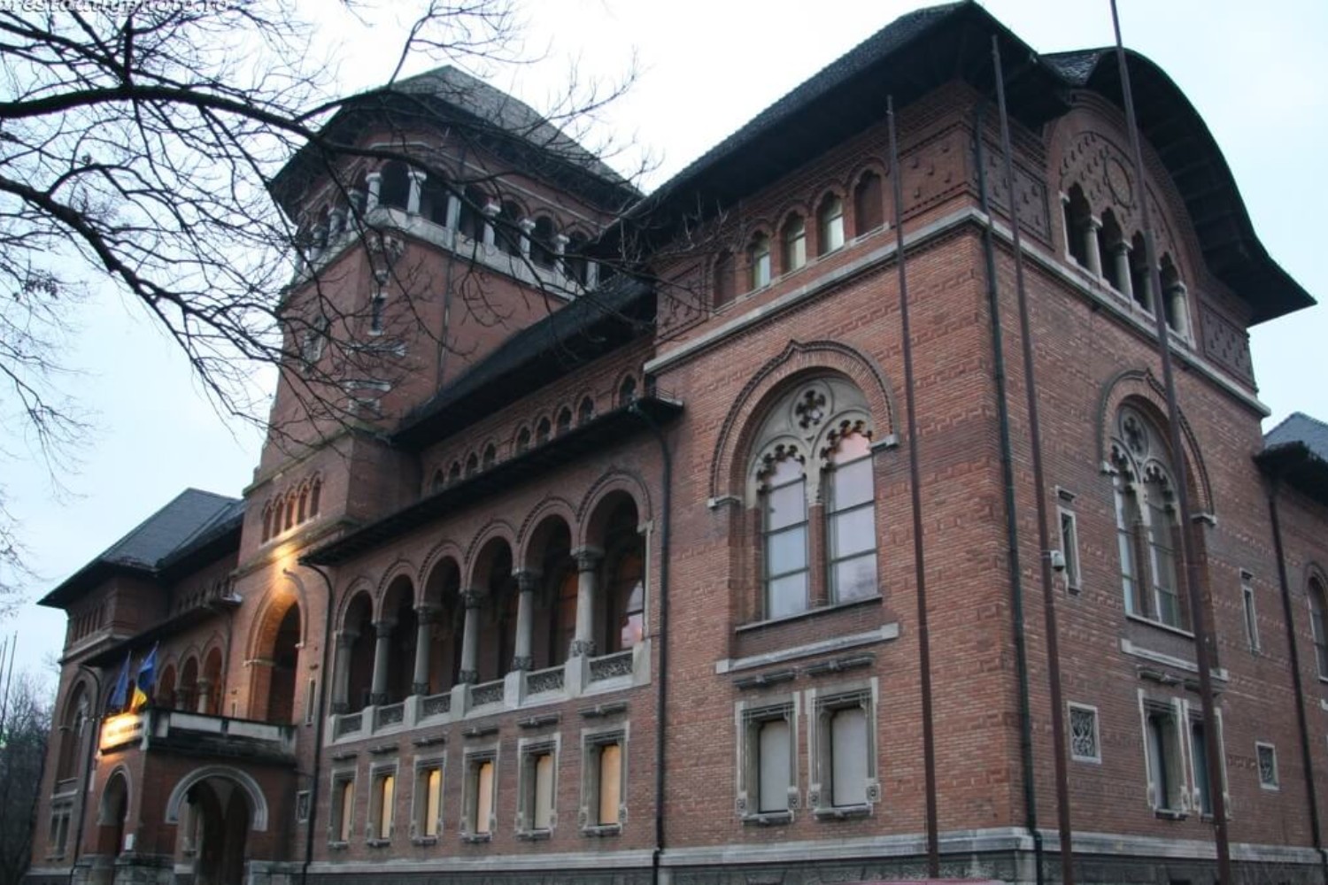 stilul neoromanesc - Muzeul Țăranului Român Nicolae Ghica Budești