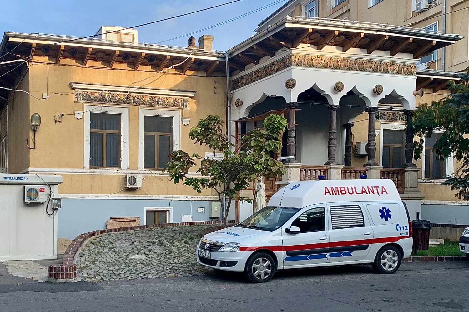 stilul neoromanesc - casa lahovary