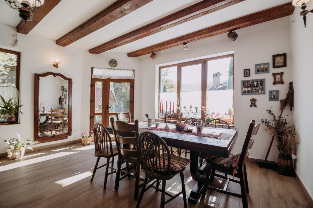 Ioana și cumnata ei s-au ocupat de designul interior autentic și modern