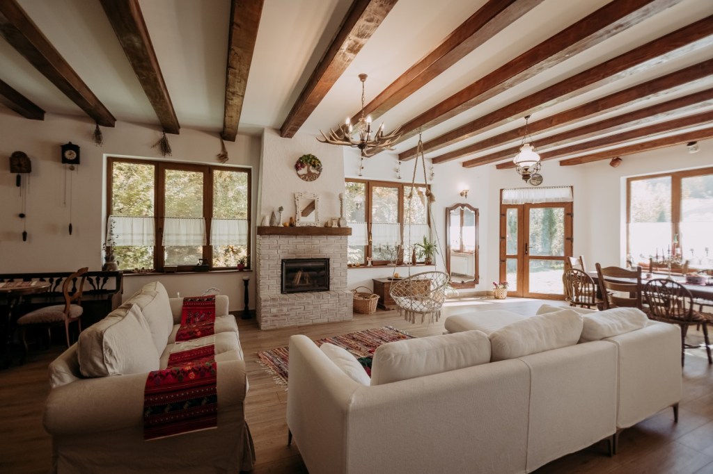 Ioana și cumnata ei s-au ocupat de designul interior autentic și modern