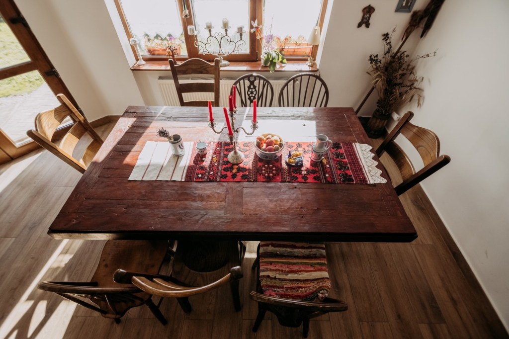 Ioana și cumnata ei s-au ocupat de designul interior autentic și modern