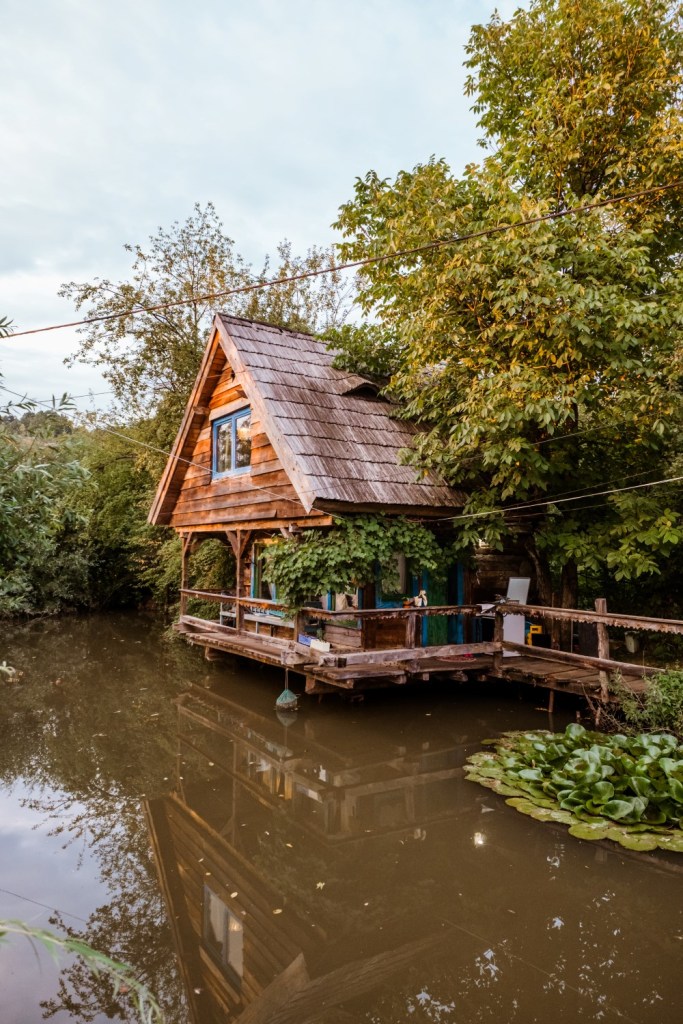 Casa în care ei locuiesc a fost construită de Dan în urmă cu 15 ani