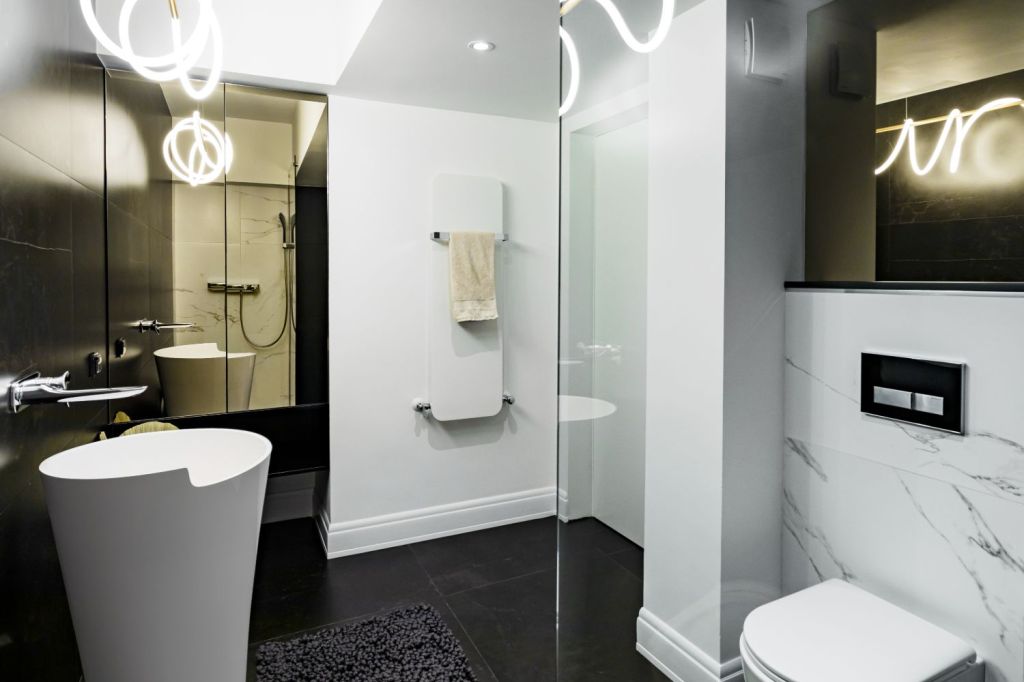 Amenajare baie alb negru lavoar freestanding penthouse Bucuresti - ACOS Design - Andrei Costea (1)