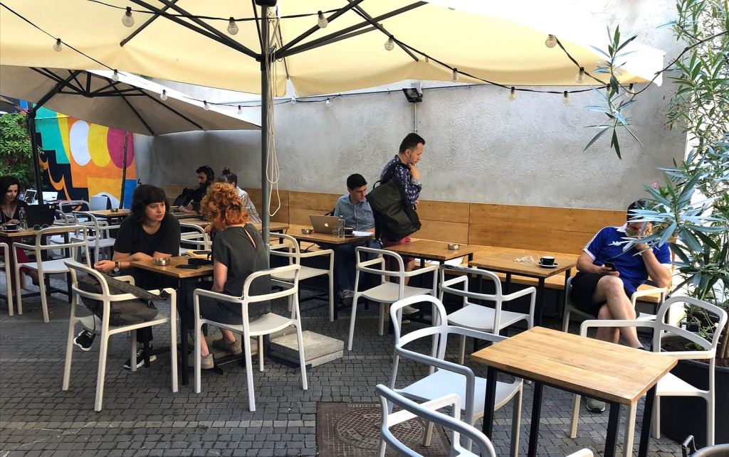 Beans&Dots este una dintre cele mai cool cafenele din București