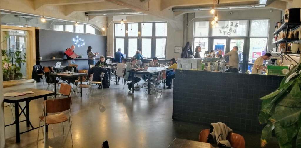 Beans&Dots este una dintre cele mai cool cafenele din București