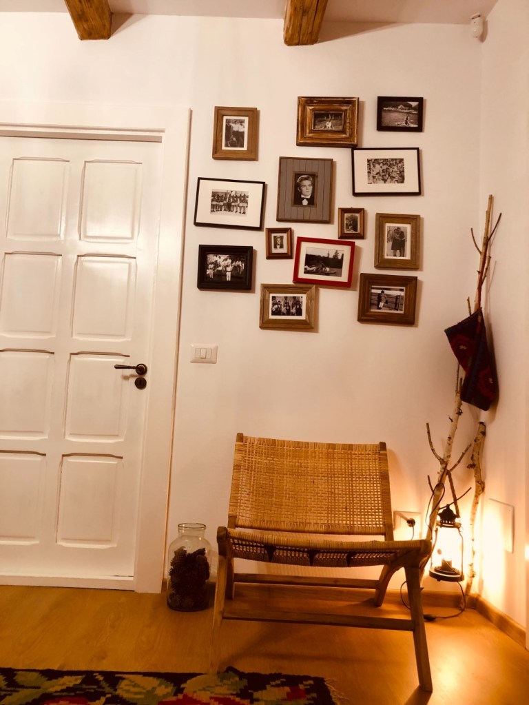 Cristina s-a ocupat singură de design-ul interior, unde a îmbinat elemente tradiționale cu moderne
