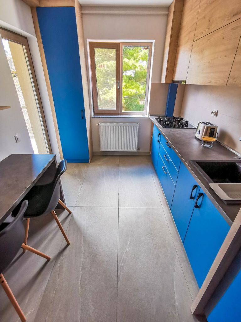 amenajare bucatarie lunga si ingusta pitesti