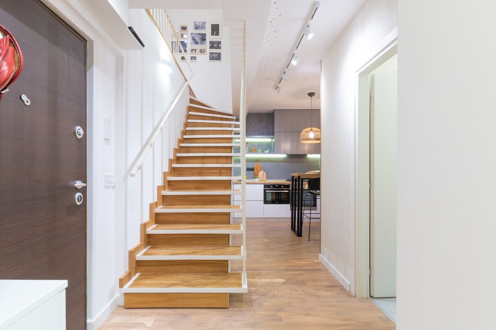 apartament cu supanta scara moderna