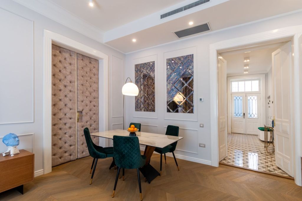 dining in living apartament mare