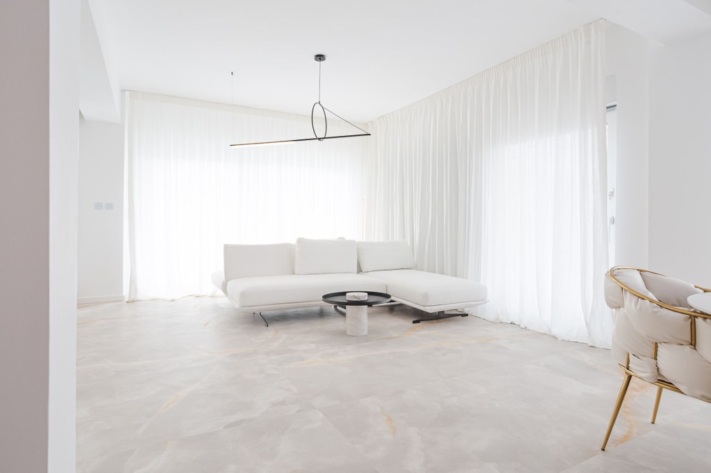 apartament la mare living iluminat