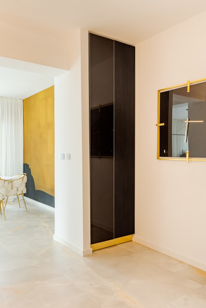 apartament la mare tapet intrare dining