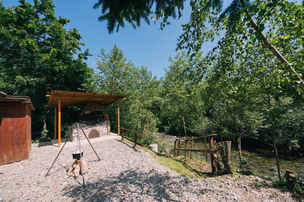 Cazări Porumbacu de Sus: Cabana La Tiby