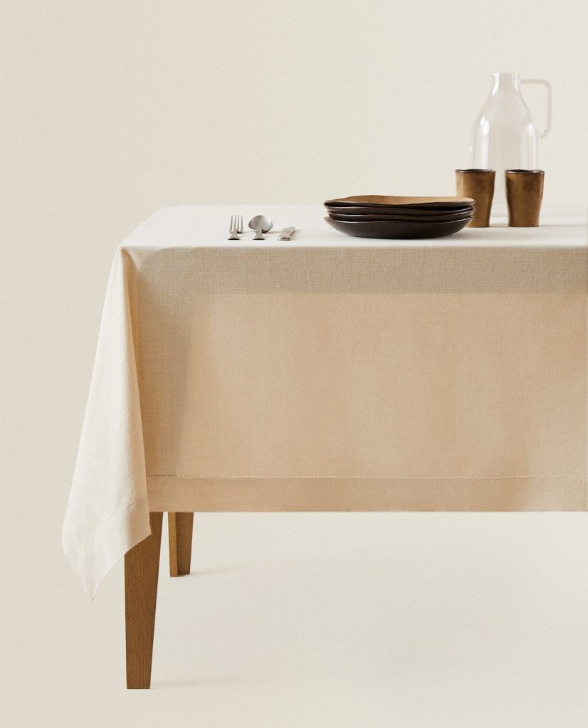 Față de masă cu ajur (170 x 170 cm), 139 lei, Zara Home
