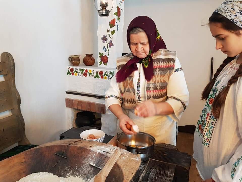 Scârjele și pâine coaptă la cuptor, specialitățile casei
