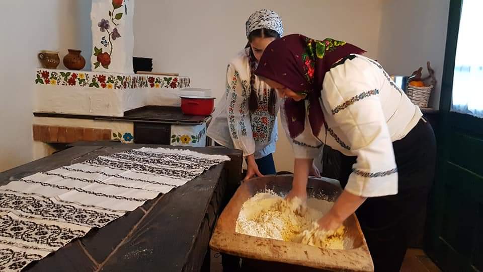 Scârjele și pâine coaptă la cuptor, specialitățile casei