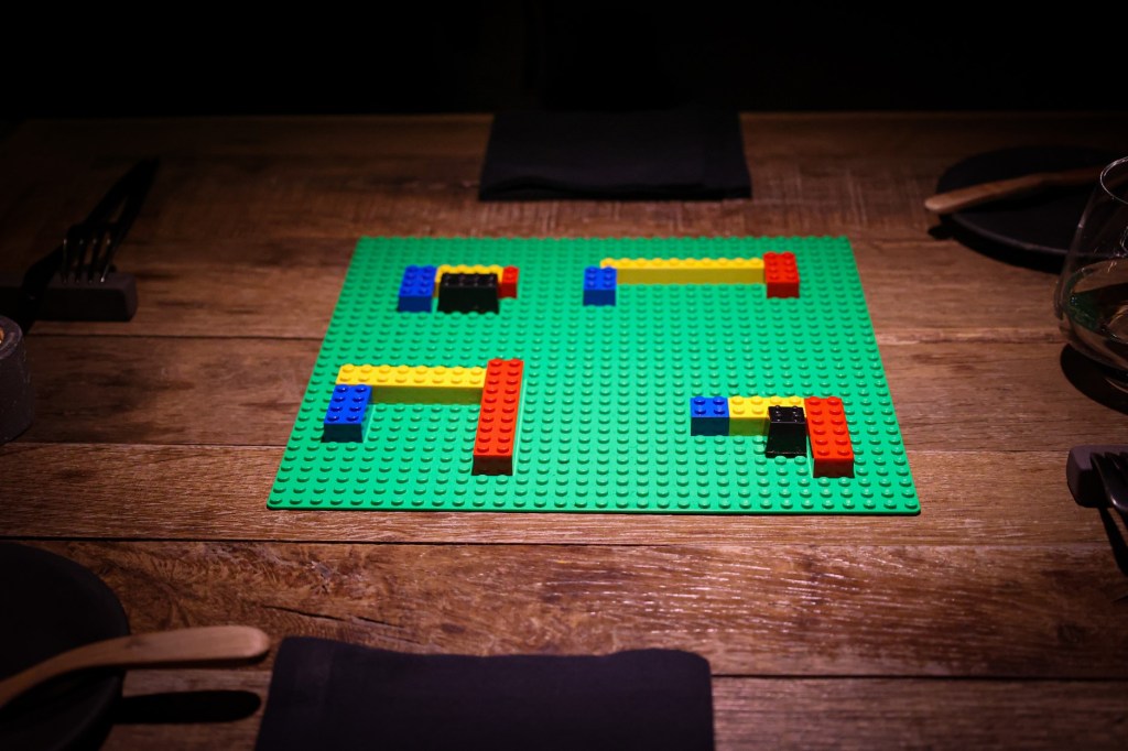„Lego” - simbol despre reconstrucție. 2 bucăți de ciocolata, la fel de amare precum ultimii 2 ani, însă la fel de dulci pentru ce urmează. Fingers crossed. PS: tricolorul nu este comestibil