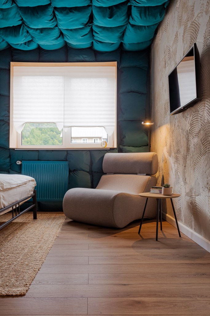 Airbnb Sinaia amenajare iDecorate -dormitor verde (2)