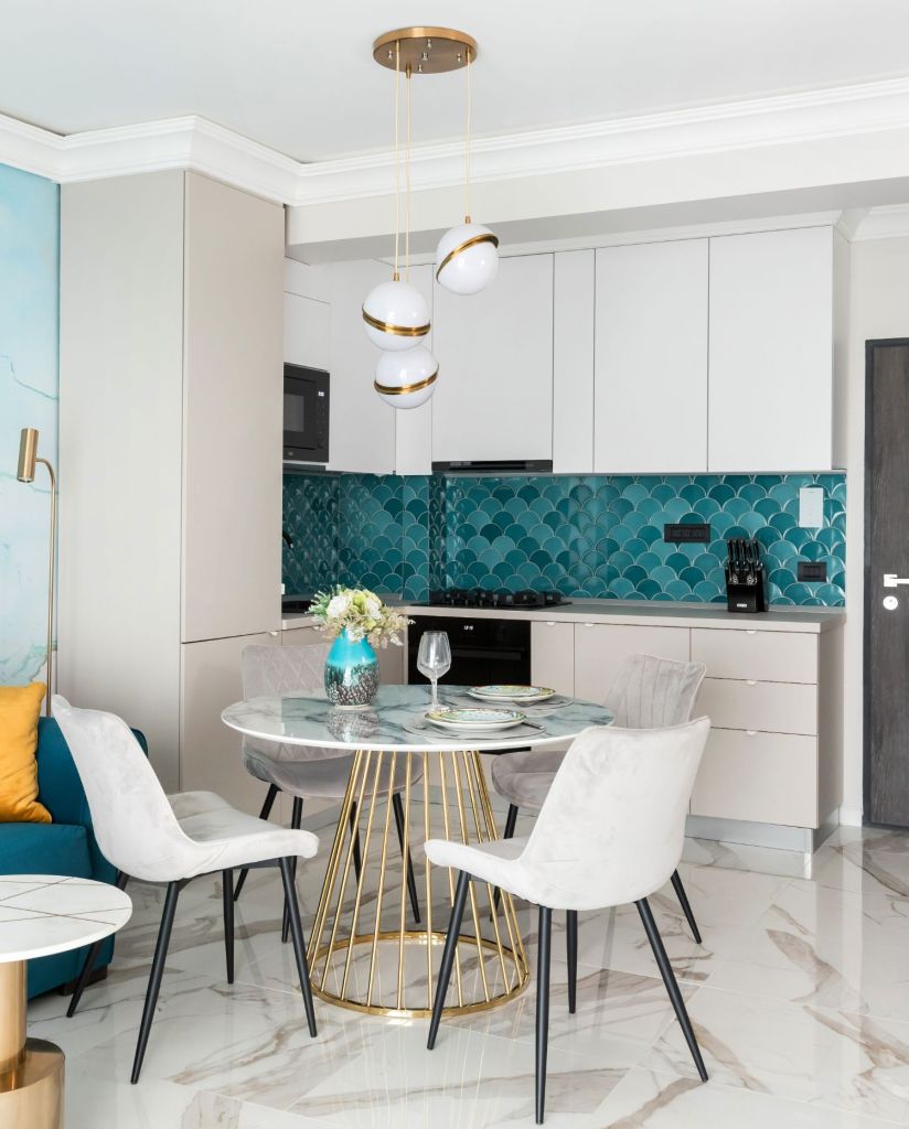 Apartament de vacanta Mamaia Nord - amenajare Natalia Berezovskaia - open space elegant marmura (2)