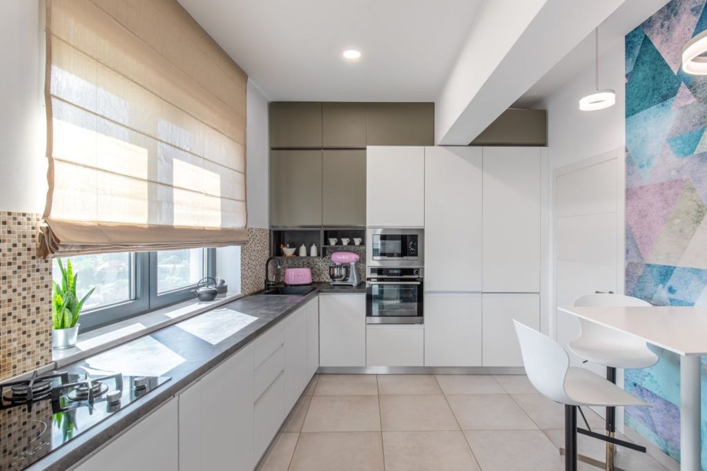 Apartament Bucuresti - bucatarie alba - design interior Interiology arh. Alexandru Bucur (2)