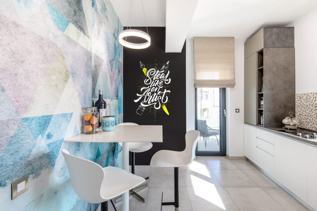 Apartament Bucuresti - bucatarie alba - masa inalta scaune bar- design interior Interiology arh. Alexandru Bucur (1)