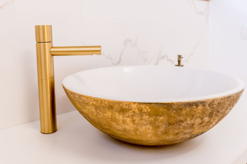 Lavoar metalic baie casa Bihor - amenajare luxury Launtric Design - ADAS and More (5)