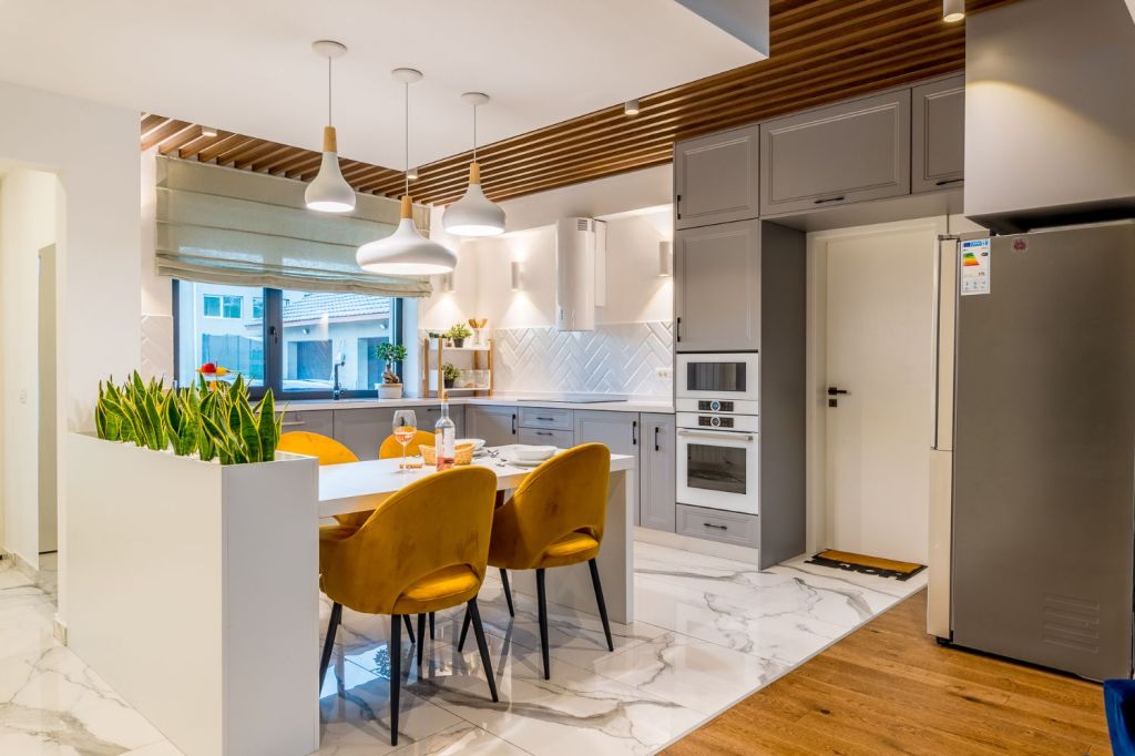 Bucatarie gri si alb - Casa Bihor - amenajare luxury Launtric Design - ADAS and More (2)