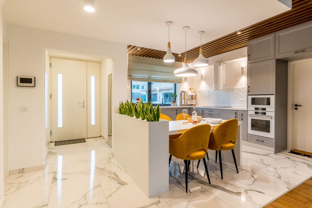 Bucatarie gri si alb - Casa Bihor - amenajare luxury Launtric Design - ADAS and More (4)