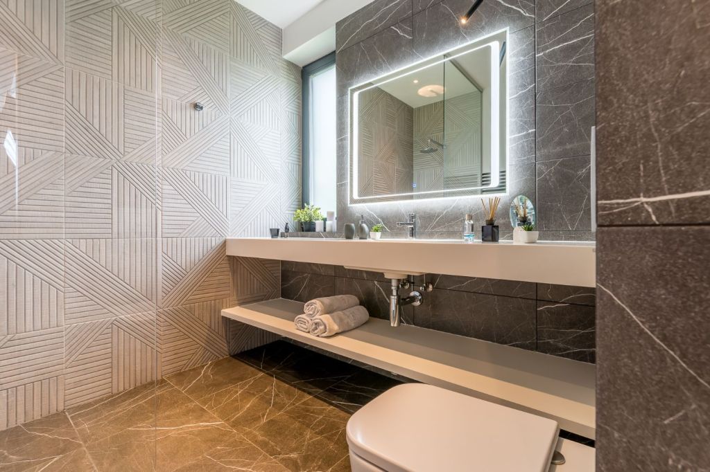 Casa Bihor - baie minimalista gri - amenajare Launtric Design - ADAS and More (1)