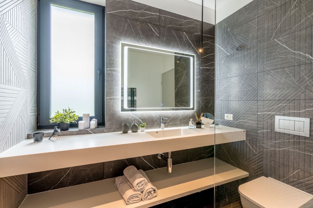 Casa Bihor - baie minimalista gri - amenajare Launtric Design - ADAS and More (3)