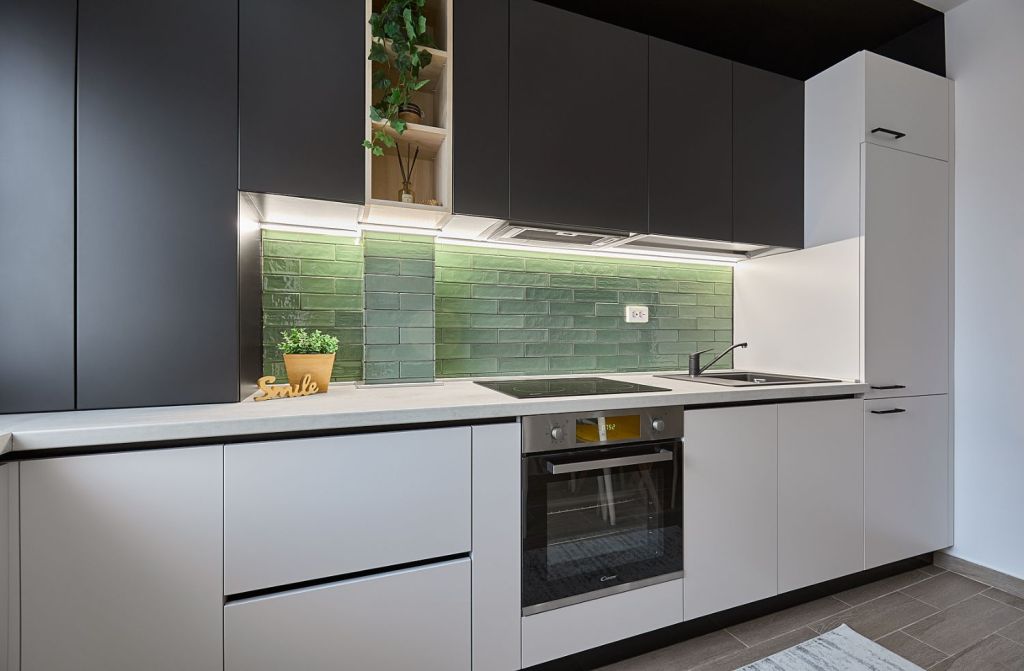Mobilier bucatarie alb negru mobilier modern - Garsoniera moderna - design interior arh. int. Cristina Micu