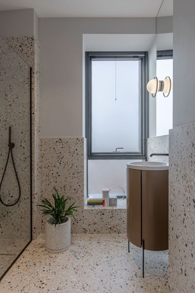 finisaje pereti interiori baie terrazzo