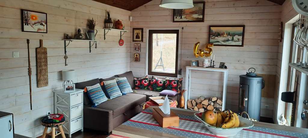 Marin s-a mutat într-un tiny house în 2017