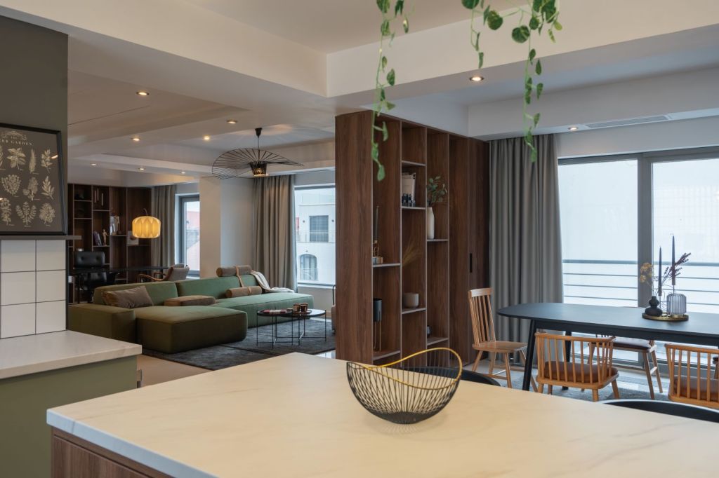 vedere open space din bucatarie spre apartament