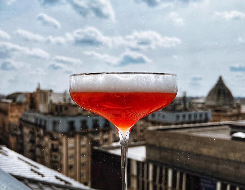 Linea /Closer to the moon