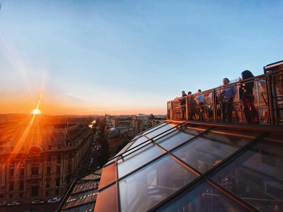 Linea /Closer to the moon