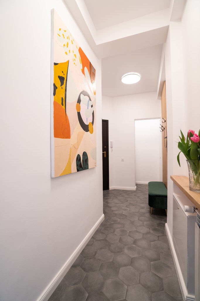 hol ingust decor