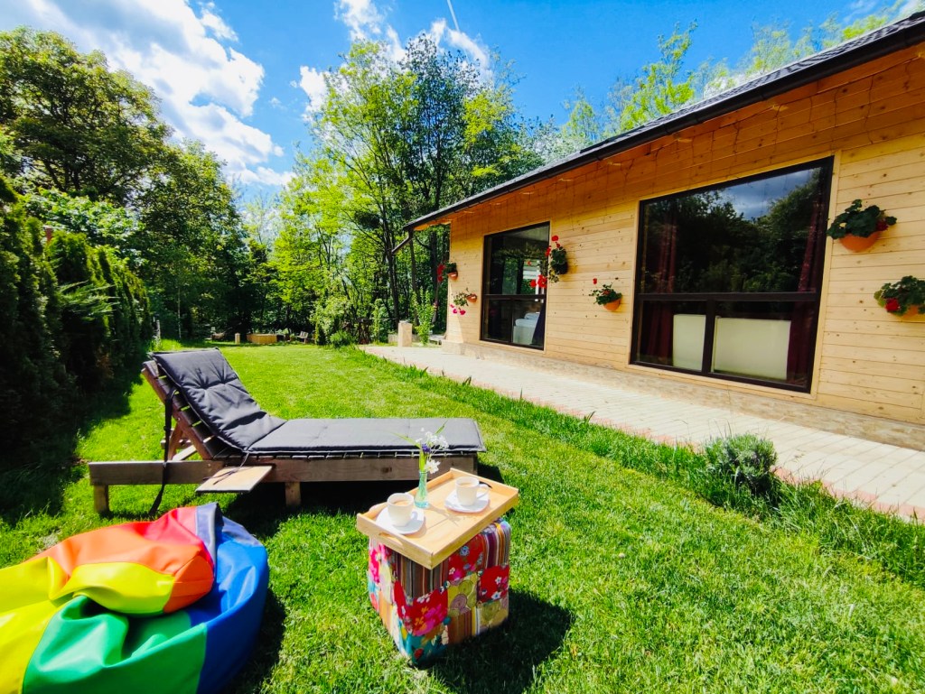 Familia s-a mutat în Viștișoara, unul dintre cele mai autentice sate din Transilvania