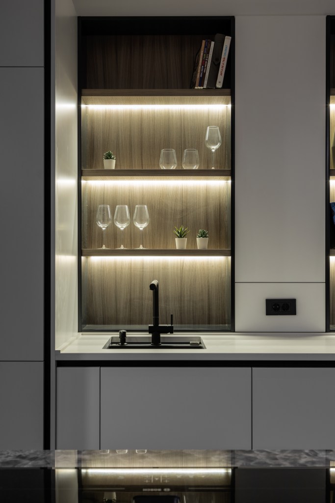 Apartament A5 renovare bucatarie destinata socializarii pure mess design