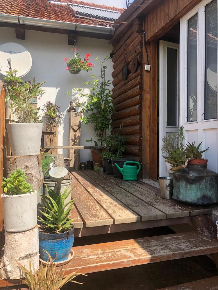 Terasa de la exterior, după decorare