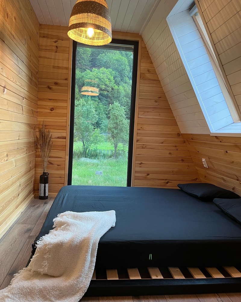 Cei doi au făcut singuri proiectul, după ce un an de zile au căutat meșterii potriviți