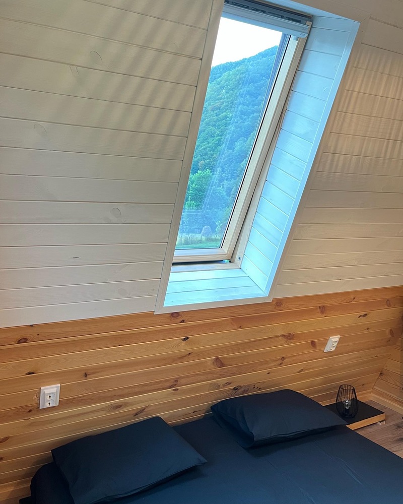 Cei doi au făcut singuri proiectul, după ce un an de zile au căutat meșterii potriviți