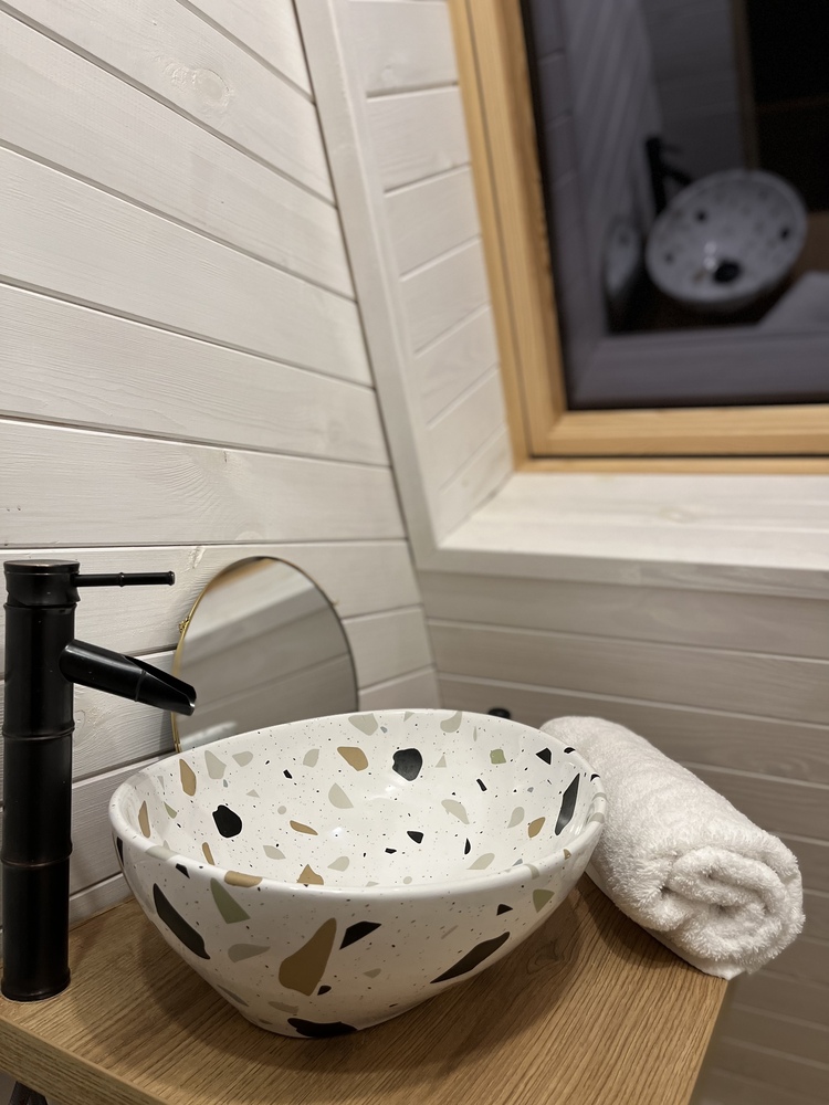 Maria s-a ocupat atât de design, cât și de mobilier