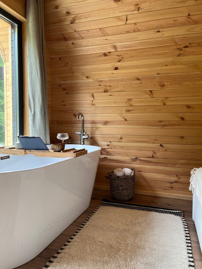 Maria s-a ocupat atât de design, cât și de mobilier