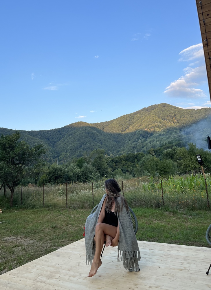 Maria, Marius și cei doi copii ai lor vin la cabană de trei ori pe săptămână