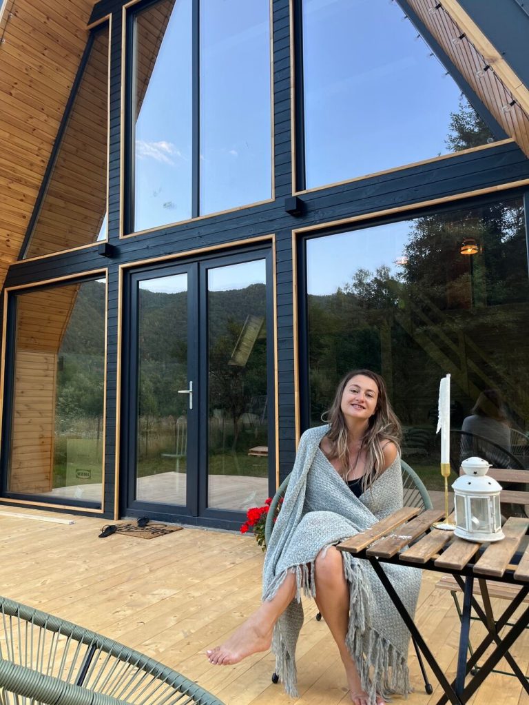 Maria s-a ocupat atât de design, cât și de mobilier