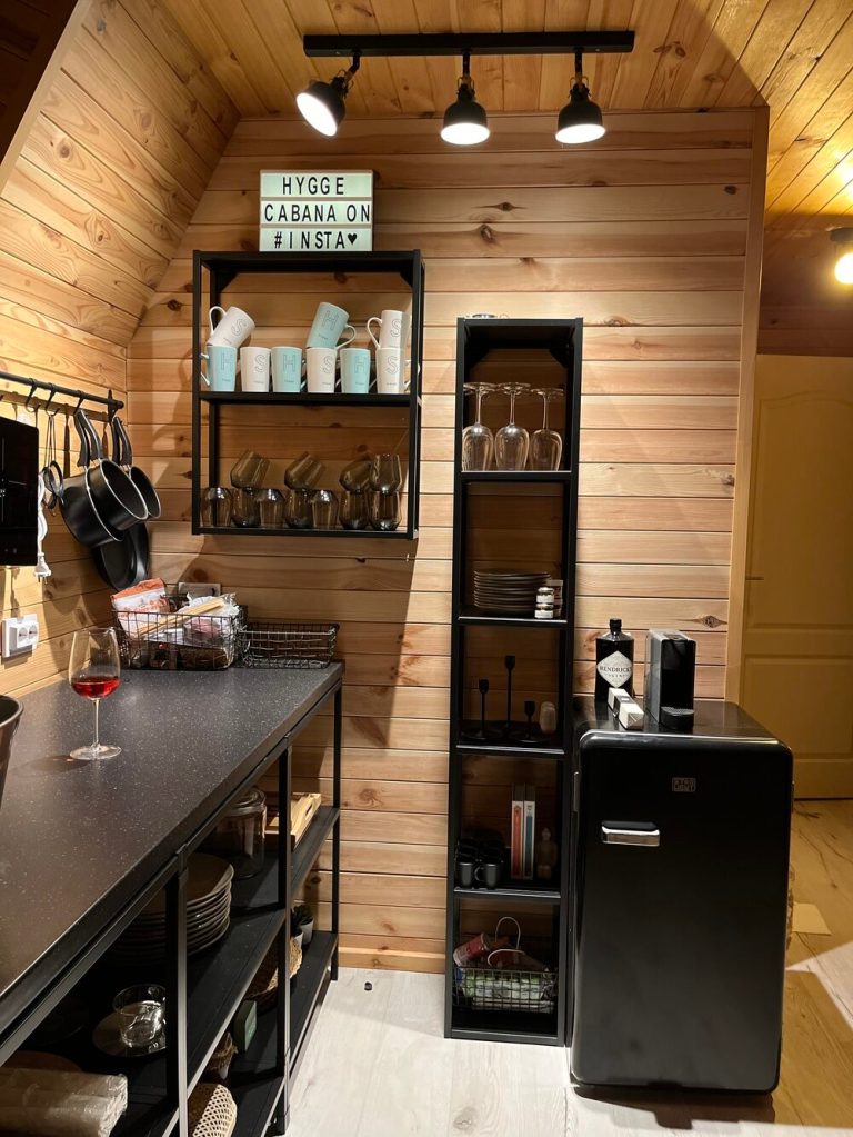 Construcția a costat 110.000 de euro, iar mobilierul undeva la 15.000 de euro