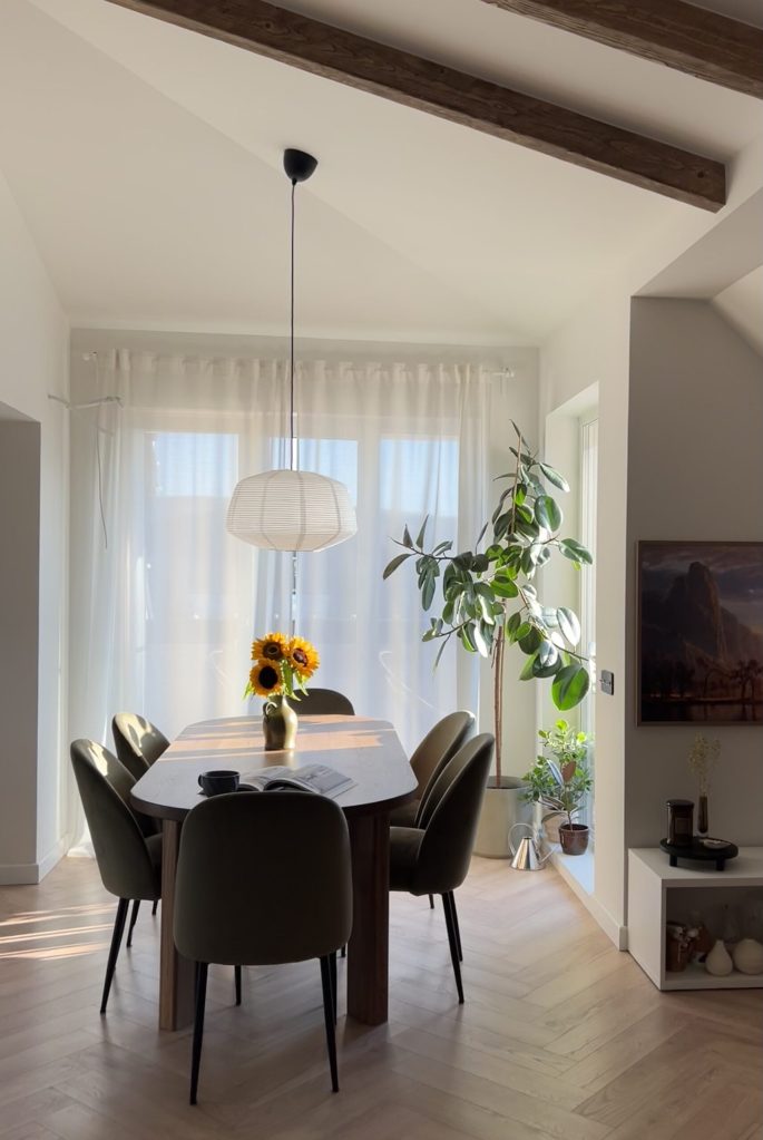 mansarda floresti dining