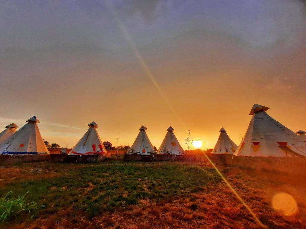 teepee corbu cazare facebook