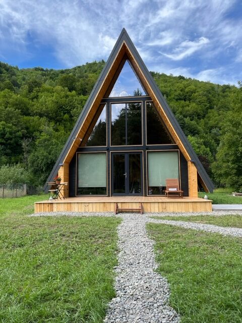 Construcția a costat 110.000 euro, iar mobilierul undeva la 15.000 euro